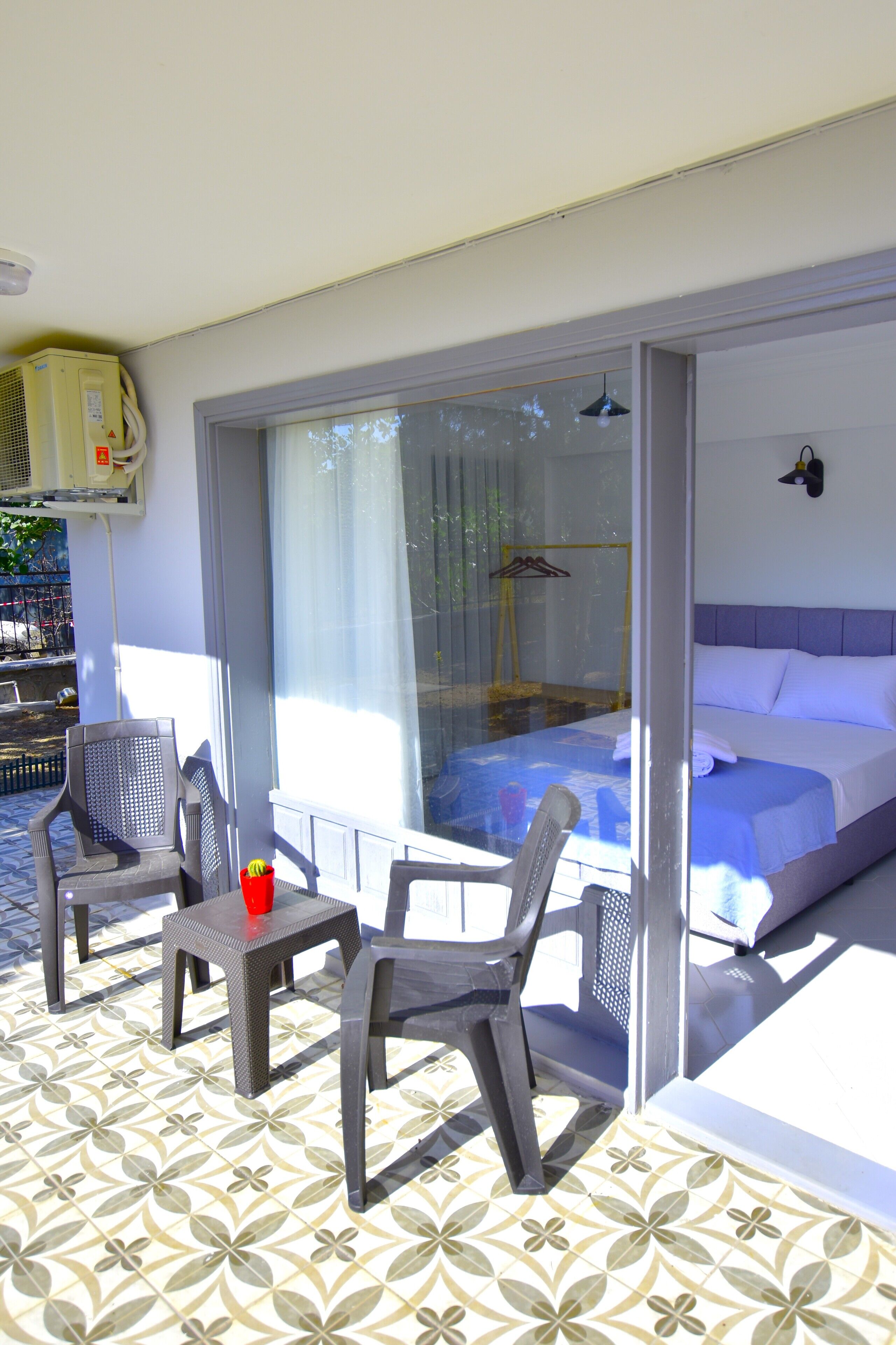 Comfort Tek Büyük Yataklı Oda, Bahçe Manzaralı | Teras/veranda