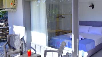 Comfort Tek Büyük Yataklı Oda, Bahçe Manzaralı | Teras/veranda