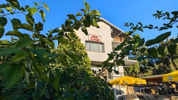 Konaklama yerinin ön cephesi