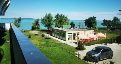 Appartement de vacances au bord de l'eau avec une plage gratuite
