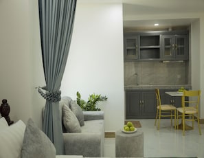 Family Triple Room, City View | Private kitchen | Fridge, dishwasher, coffee/tea maker, electric kettle - Try Residence The Elysée Koh Pich (Phnom Penh)