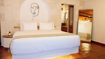 Habitación estándar | 1 dormitorio, caja fuerte, decoración individual y cortinas opacas