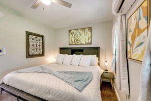 1 soverom, strykejern/-brett, reiseseng for barn og wi-fi