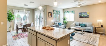 Quiet Casa Grande House Next to Villago Park!