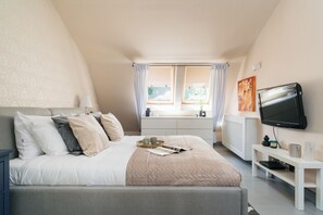 1 bedroom, individually decorated, individually furnished - Wetlands Apartment - LoftAffair (Kraków)