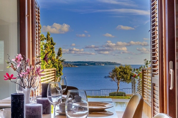 Dining - Fortress Villa w/3 Pools, Hot tub & Lagoon views (Ghajnsielem)