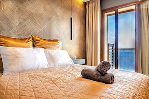 4 bedrooms, iron/ironing board, free WiFi, bed sheets - Fortress Villa w/3 Pools, Hot tub & Lagoon views (Ghajnsielem)