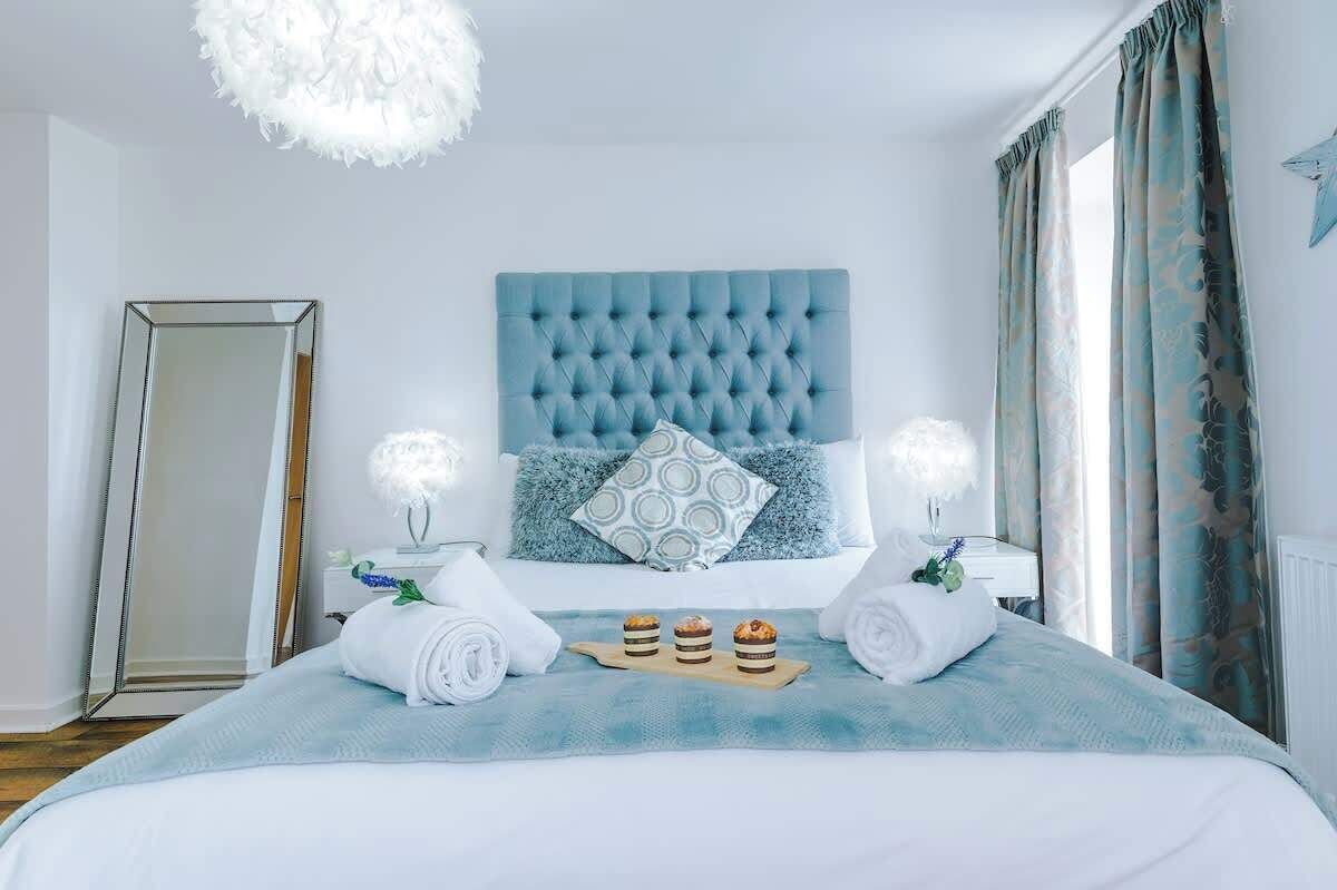 2 bedrooms, iron/ironing board, travel cot, WiFi