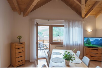Attic apartment 80sqm 6 people with sheets kitchen oven dishwasher