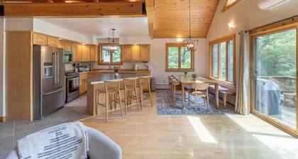 Private Oceanfront Home with Views: Hot tub, Fire pit, Game room, Yoga Deck