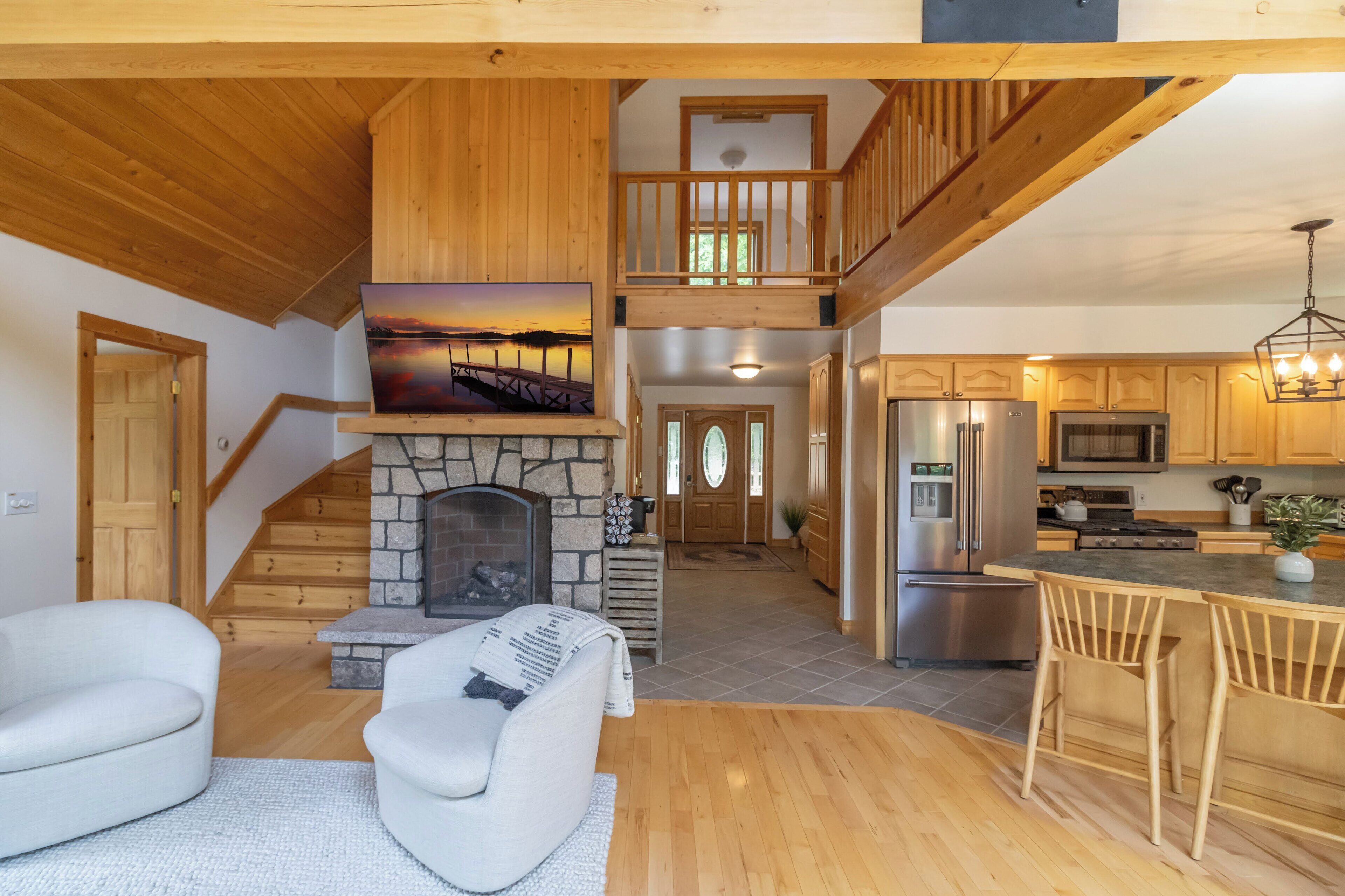 Älytelevisio, takka, videopelejä, pöytätennispöytä