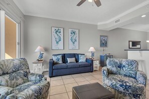 Apartment, Mehrere Betten, Balkon, Meerblick (Treasure Island 0506) | Wohnbereich