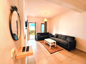 Family Apartment, Balcony | Premium bedding, Select Comfort beds, individually decorated - Tas Apart (Datça)