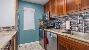 Condo, 1 King Bed with Sofa bed (Kona Reef#A7) | Private kitchen