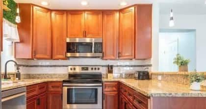 Cruise-Ready Oasis:15min to Beach & Port Canav w/ Huge Pool