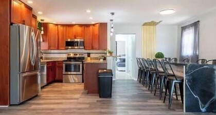 Cruise-Ready Oasis:15min to Beach & Port Canav w/ Huge Pool