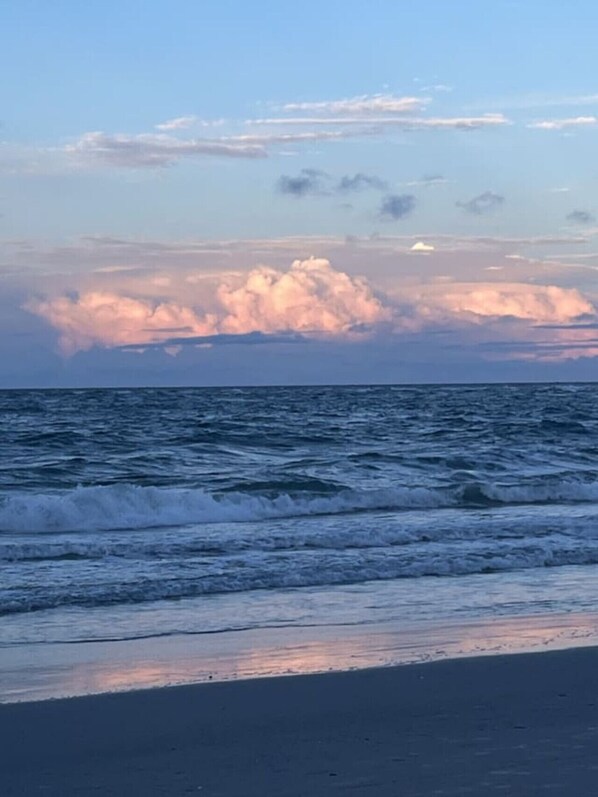Beach nearby - The Blue Bungalow : Hot tub holidays are here! (St. Augustine Beach)
