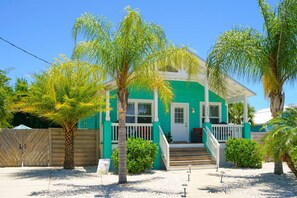 Exterior - The Blue Bungalow : Hot tub holidays are here! (St. Augustine Beach)