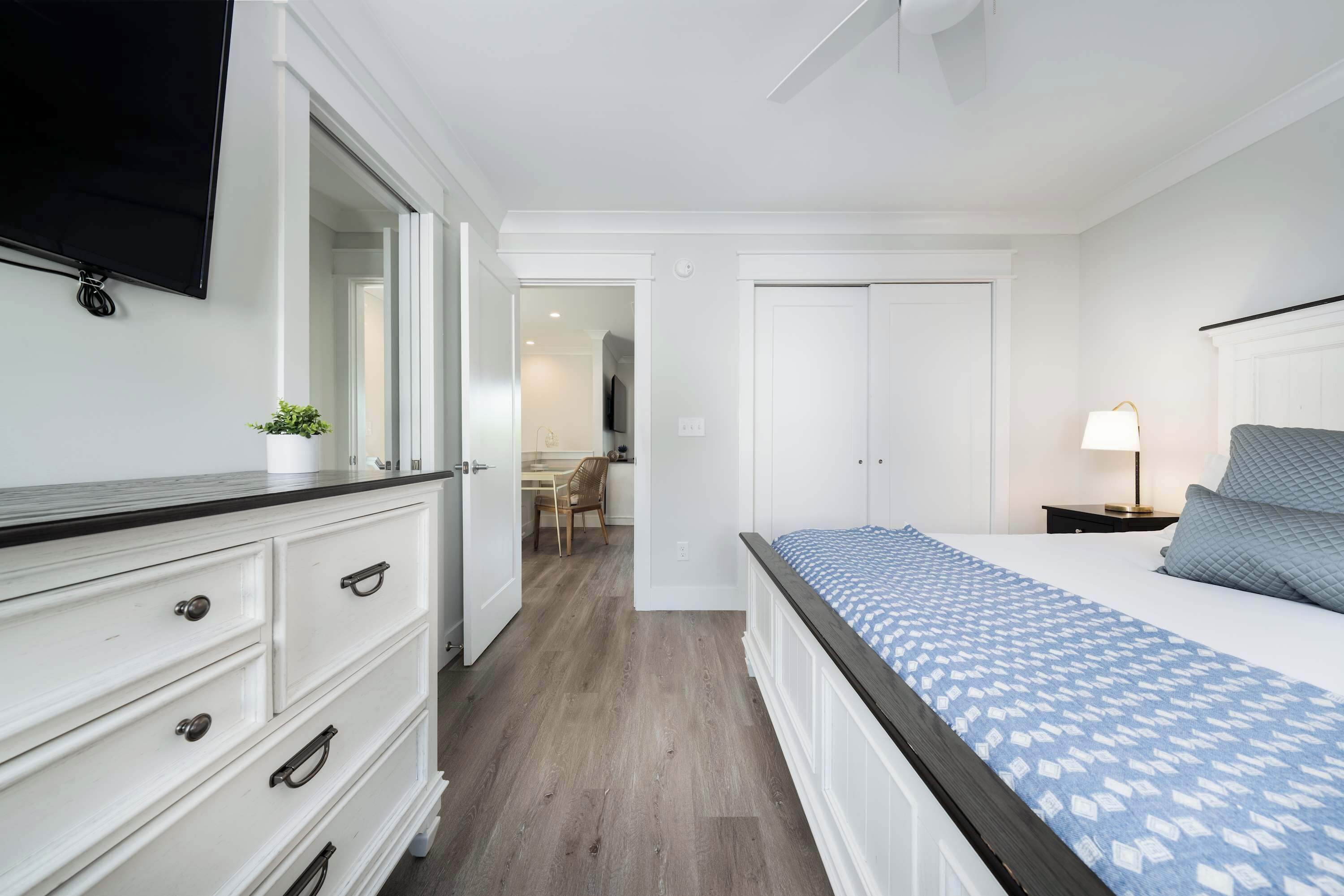 2 bedrooms, desk, iron/ironing board, WiFi (free)