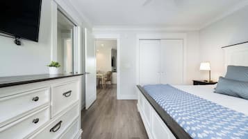 2 bedrooms, desk, iron/ironing board, WiFi (free)