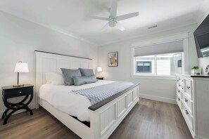 2 bedrooms, desk, iron/ironing board, free WiFi - Leisure at The Cove Riverwalk Villas (Wilmington)
