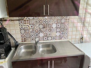 Fridge, microwave, oven, stovetop - Cosy studio with garden CHATOU 78 (Chatou)