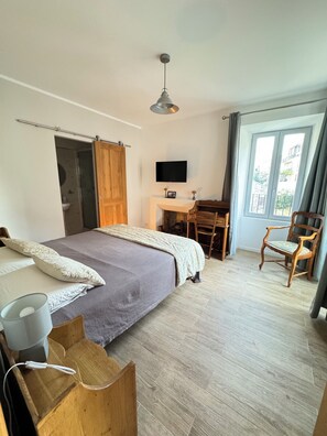 Chambre Classique, vue colline