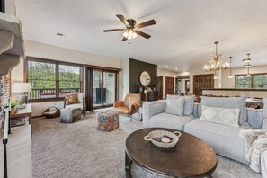 Smart-TV, Kamin, Videospiele