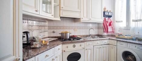 Four, plaque de cuisson, lave-vaisselle