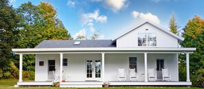 Exterior - The Vermont Farmhouse + Stunning Views + Dog Friendly + Adjacent Nature Preserve (North Bennington)