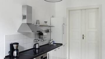 Kühlschrank, Ofen, Herdplatte, Geschirrspüler