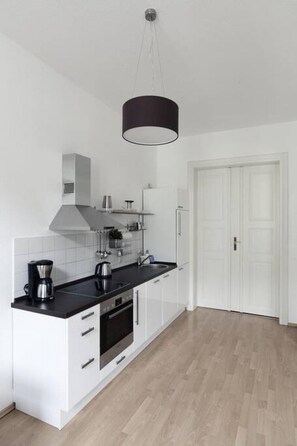 Kühlschrank, Ofen, Herdplatte, Geschirrspüler