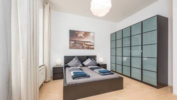 1 Schlafzimmer, Schreibtisch, WLAN, Bettwäsche