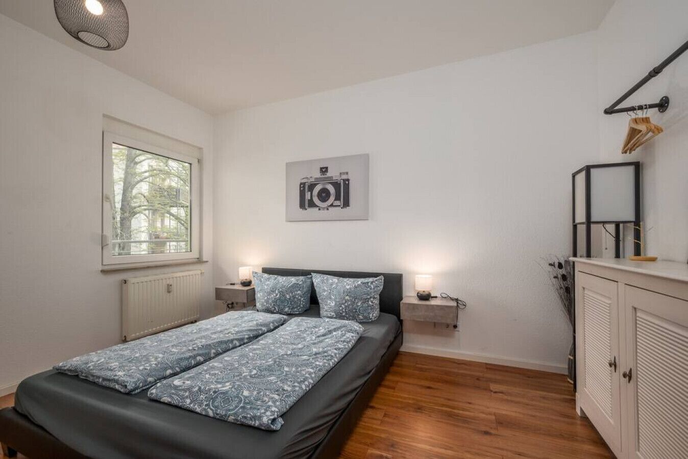 Schreibtisch, Reisekinderbett, WLAN, Bettwäsche