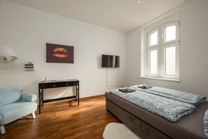 1 Schlafzimmer, Schreibtisch, WLAN