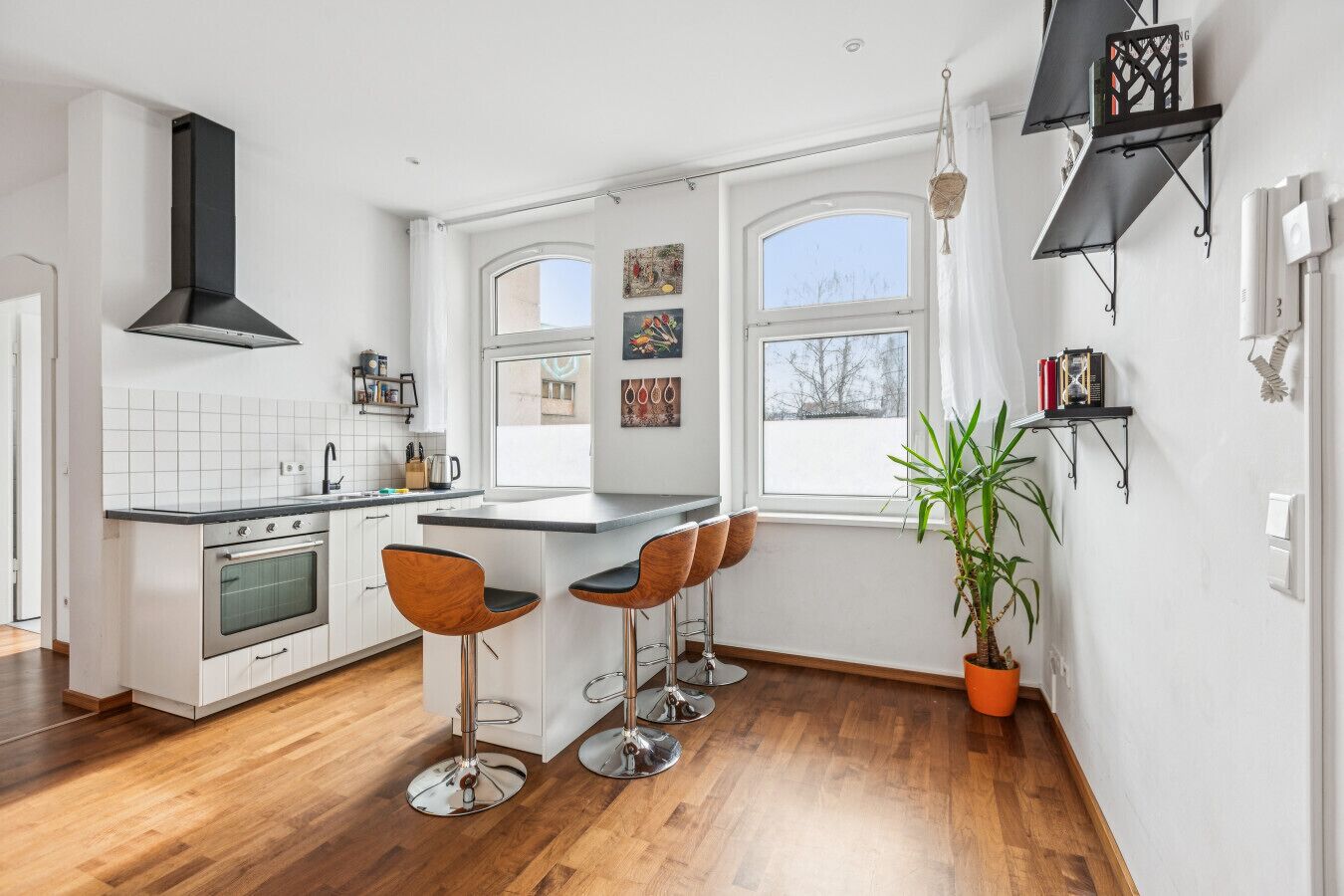 Kühlschrank, Wasserkocher mit Kaffee-/Teezubehör