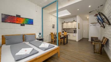 Schreibtisch, WLAN, Bettwäsche