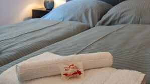 1 多间卧室、办公桌、旅行婴儿床、WiFi