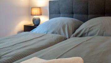 1 Schlafzimmer, Schreibtisch, Reisekinderbett, WLAN