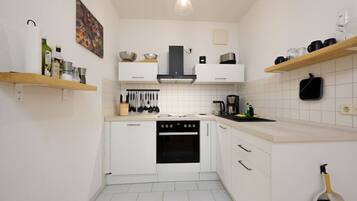 Kühlschrank, Ofen, Herdplatte, Geschirrspüler