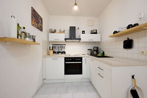 Kühlschrank, Ofen, Herdplatte, Geschirrspüler