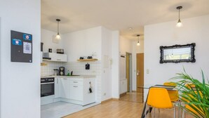 茶具/咖啡用具、冰箱、烤箱、炉灶