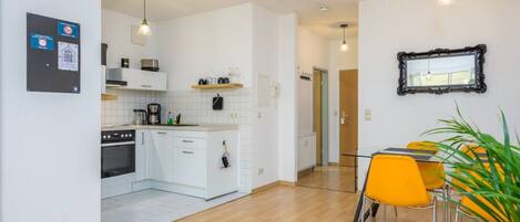 Geladeira, fogão, cooktop, lava-louças