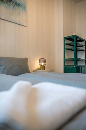 Desk, travel crib, WiFi, bed sheets