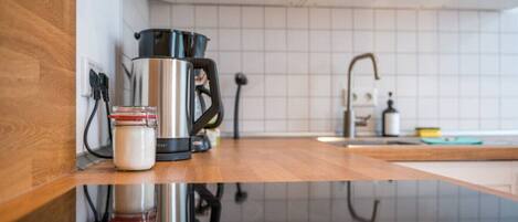 Kylskåp, ugn, spishäll och diskmaskin