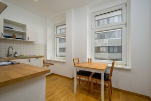 Kühlschrank, Ofen, Herdplatte, Geschirrspüler