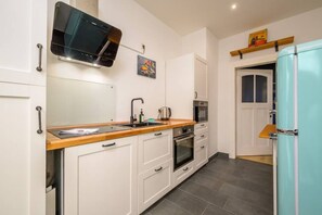 Kühlschrank, Ofen, Herdplatte, Geschirrspüler