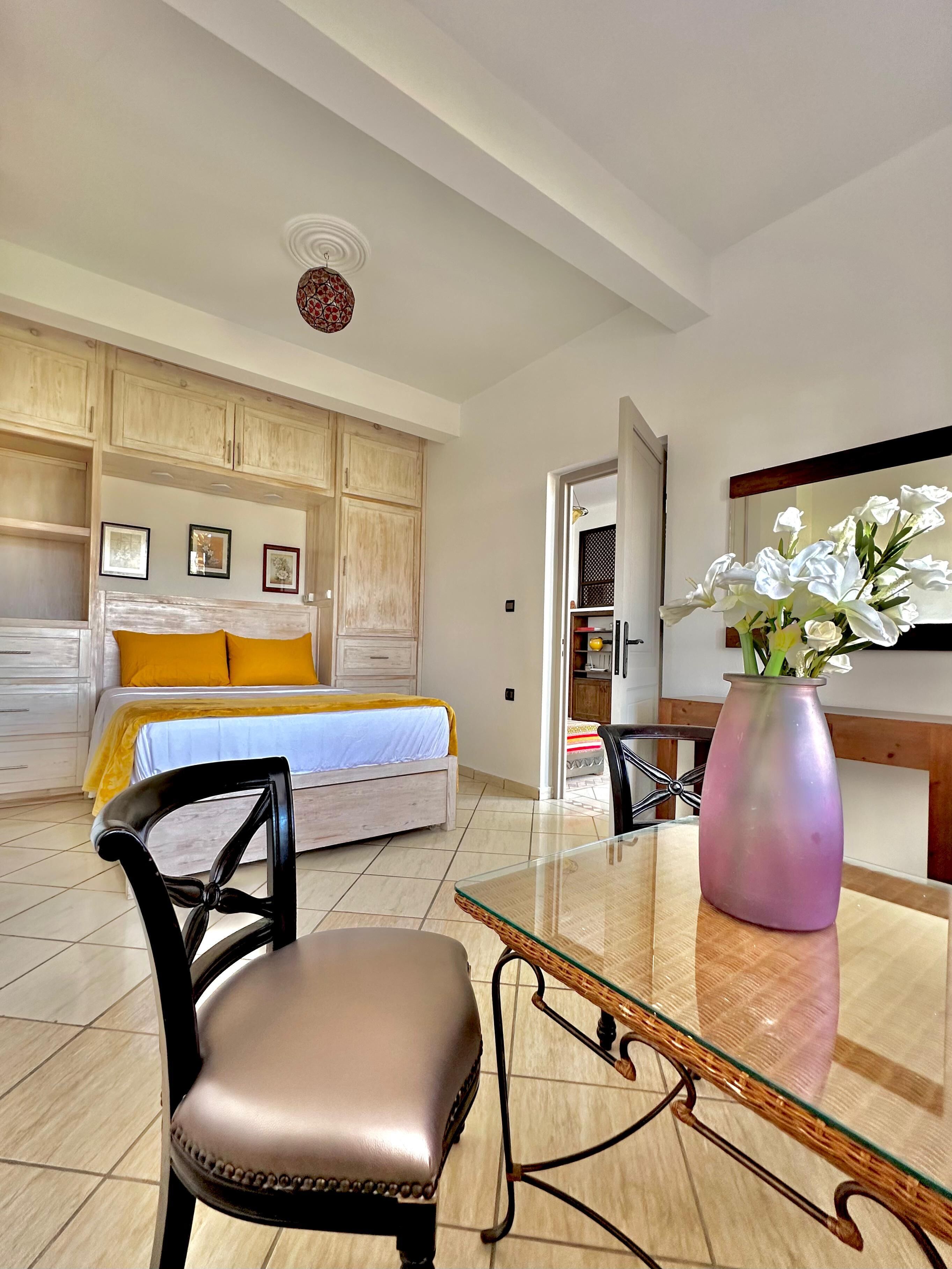 2 chambres, fer et planche à repasser, lit parapluie, Wi-Fi gratuit