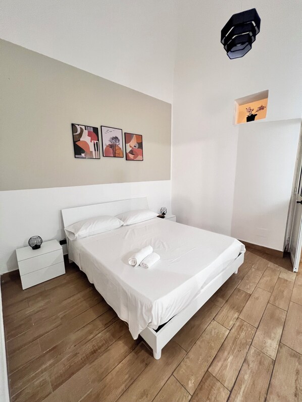 3 bedrooms, bed sheets