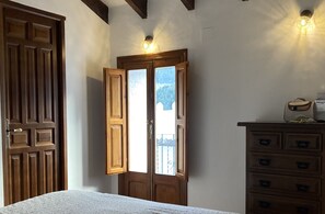 2 bedrooms, iron/ironing board, travel cot, WiFi - C a s a       S o n i a   -   F o r n a    -    Beautiful garden (Forna)